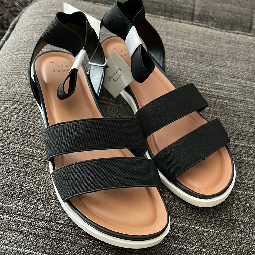 Ladies size 8.5 memory foam black sandals